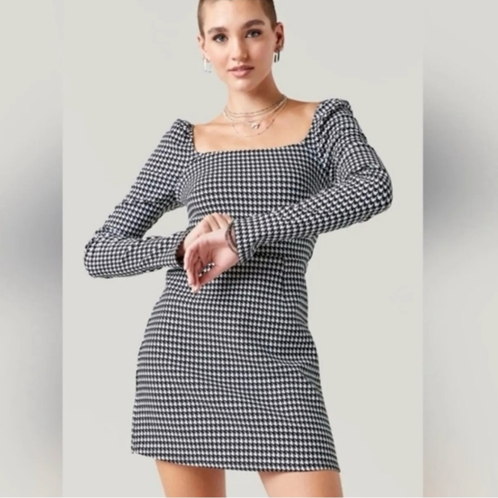 Francesca’s Mi Ami Houndstooth Square Neck Dress Size Medium